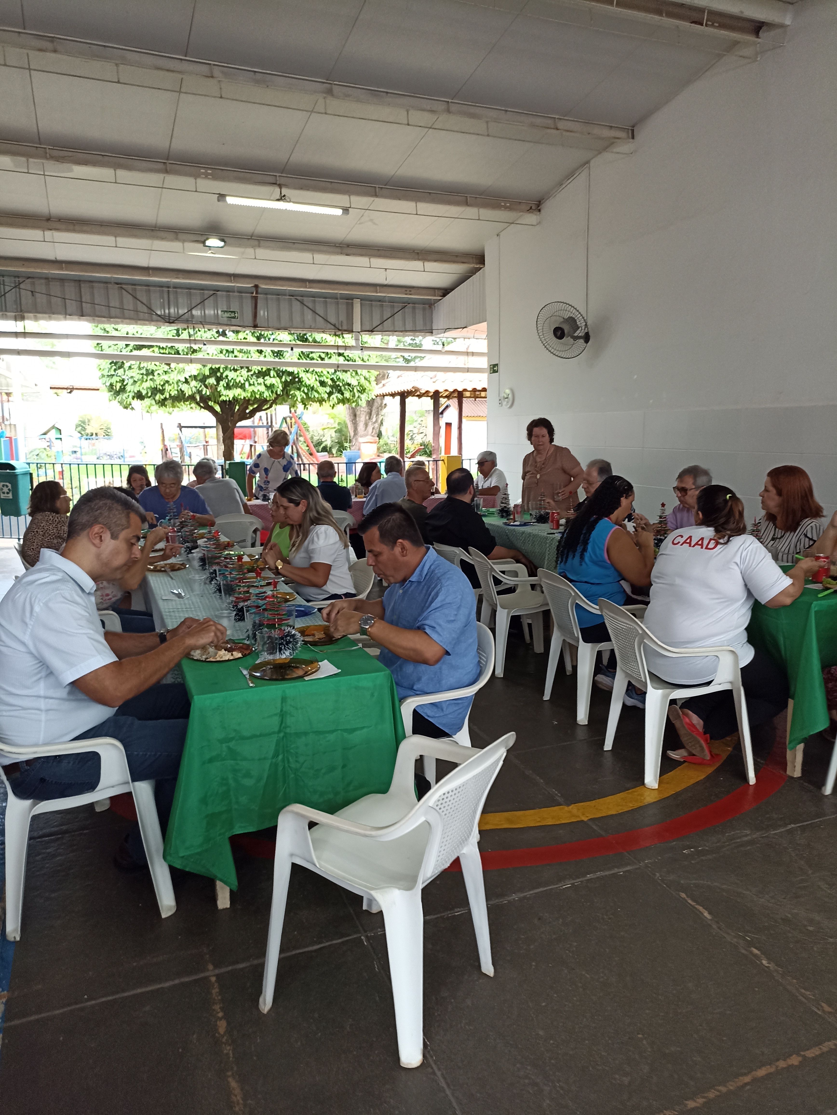 Almoço de fim de ano entre colaboradoras e a diretoria da Creche e Berçário São Paulo